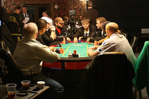 Casino Poker Online Mengenal Perbedaan